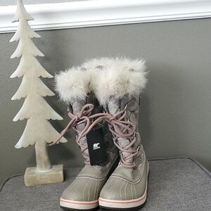 Sorel Women's Taupe Winter Boots with Faux Fur and Pink-Taupe Laces